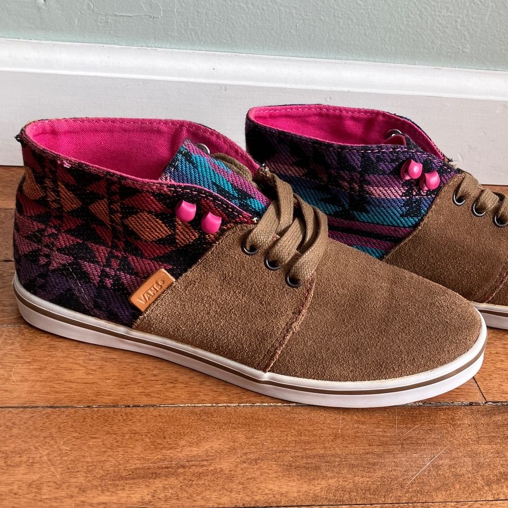 Vans Pink Lined Chukka Boot Women’s Size 5 Suede Tribal Print Sneakers